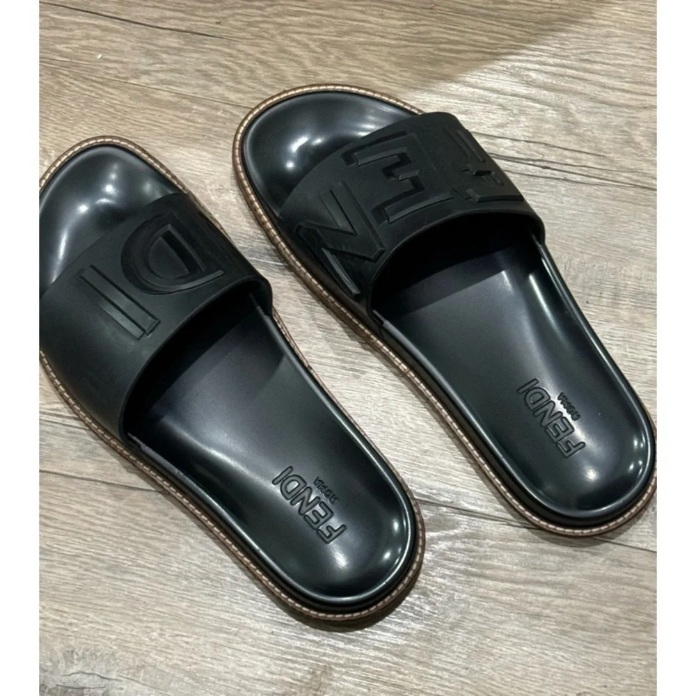 Fendi Men’s Black Logo Slide Sandals